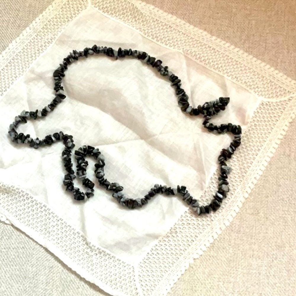 BLACK & GRAY AGATE STONE SLIP-ON NECKLACE -CHEST LENGTH